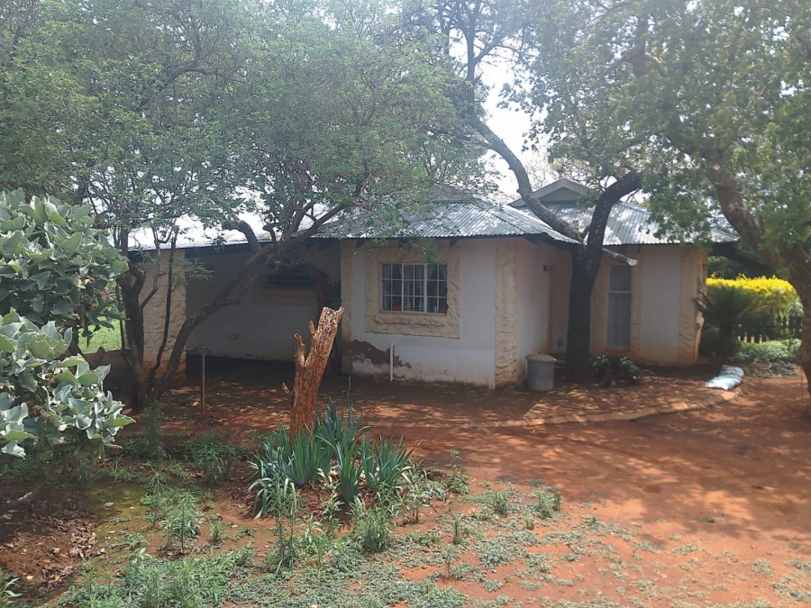 6 Bedroom Property for Sale in Hartbeespoort Rural North West